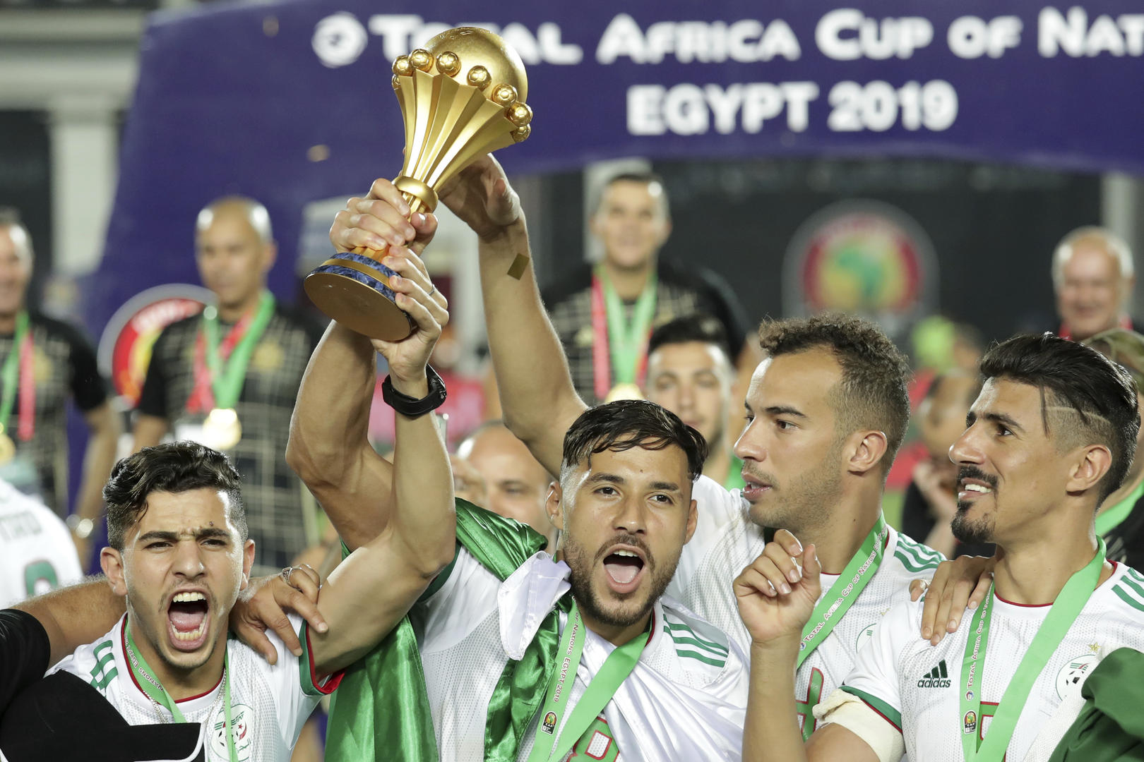 包含非洲篮球冠军杯：尼日利亚队大胜摩洛哥晋级半决赛的词条