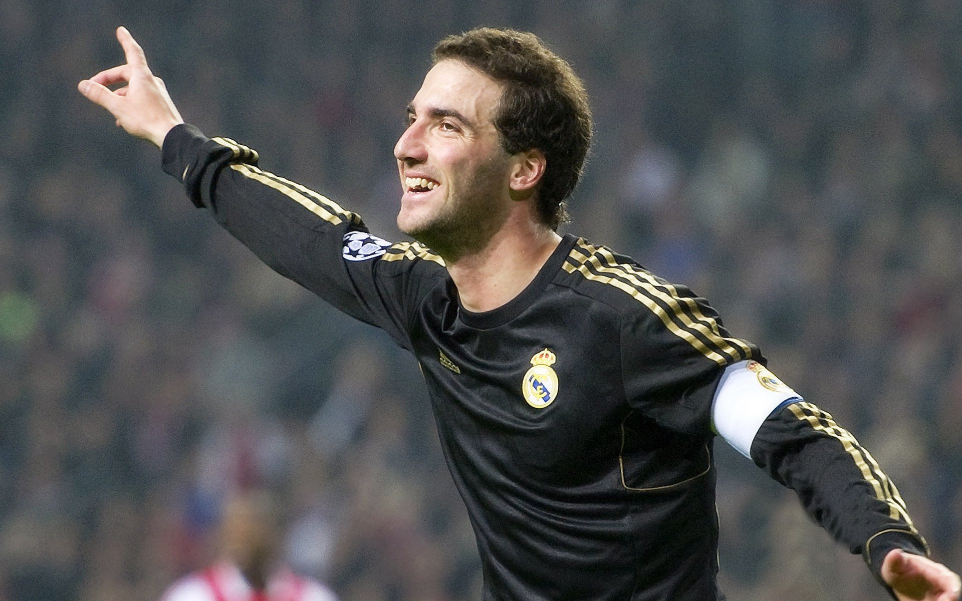 奥亚尔萨瓦尔独造三球，比利时3-0轻取韩国展露冠军相